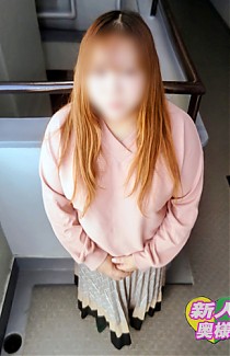 小柄な爆乳奥様